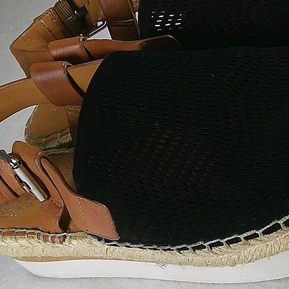Vince Camuto Brettal Black Perforated Leather Espadrille Platform Sandals 8.5M